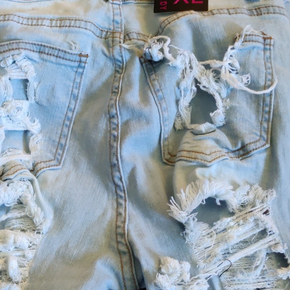 Ripped Jeans - Picture 3 of 3